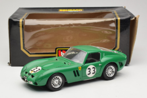 Ferrari 250 GTO #33 Verde Bburago 1:18 3011-G1 Metal - imagem 8 de 8