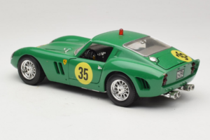 Ferrari 250 GTO #35 Verde 1962 Bburago 1:18 3011-G2 Metal - imagem 7 de 8