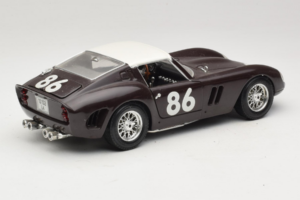 Ferrari 250 GTO #86 Preto Bburago 1:18 3011-B1 Metal - imagem 3 de 8