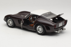 Ferrari 250 GTO #86 Preto Bburago 1:18 3011-B1 Metal - imagem 5 de 8