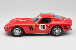 Ferrari 250 GTO #96 Vermelho 1962 Bburago 1:18 3011-N1 Metal - imagem 4 de 8