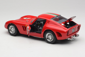 Ferrari 250 GTO #96 Vermelho 1962 Bburago 1:18 3011-N1 Metal - imagem 5 de 8