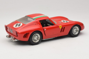 Ferrari 250 GTO #96 Vermelho Bandeira Italiana 1962 Bburago 1:18 3011-P2 Metal - imagem 3 de 8