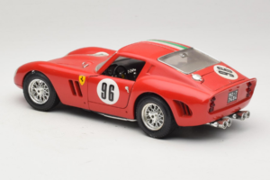 Ferrari 250 GTO #96 Vermelho Bandeira Italiana 1962 Bburago 1:18 3011-P2 Metal - imagem 7 de 8
