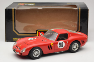 Ferrari 250 GTO #96 Vermelho Bandeira Italiana 1962 Bburago 1:18 3011-P2 Metal - imagem 8 de 8