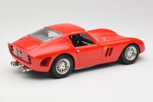 Ferrari 250 GTO Vermelho Bburago 1:18 3011 Metal - imagem 3 de 8