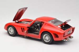 Ferrari 250 GTO Vermelho Bburago 1:18 3011 Metal - imagem 5 de 8