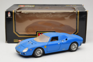 Ferrari 250 LM Azul Bburago 1:18 3033-B1 Metal - imagem 8 de 8
