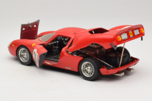 Ferrari 250 LM #21 M. Gregory / J. Rindt 24 Hours of Le Mans 1965 Bburago 1:18 3033-P2 Metal - imagem 5 de 8