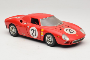 Ferrari 250 LM #21 M. Gregory / J. Rindt 24 Hours of Le Mans 1965 Bburago 1:18 3033-P2 Metal - imagem 6 de 8