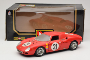 Ferrari 250 LM #21 M. Gregory / J. Rindt 24 Hours of Le Mans 1965 Bburago 1:18 3033-P2 Metal - imagem 8 de 8