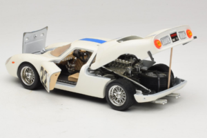 Ferrari 250 LM #22 Branco 1965 Bburago 1:18 3333-W1 Metal - imagem 5 de 8