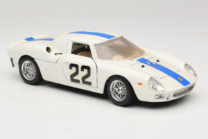 Ferrari 250 LM #22 Branco 1965 Bburago 1:18 3333-W1 Metal - imagem 6 de 8