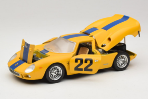 Ferrari 250 LM #22 Amarelo 1965 Bburago 1:18 3333-Y1 Metal - imagem 2 de 8