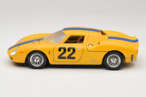Ferrari 250 LM #22 Amarelo 1965 Bburago 1:18 3333-Y1 Metal - imagem 4 de 8