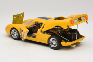 Ferrari 250 LM #22 Amarelo 1965 Bburago 1:18 3333-Y1 Metal - imagem 5 de 8