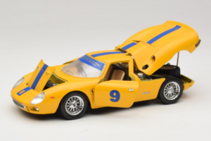 Ferrari 250 LM #9 Amarelo 1965 Bburago 1:18 3033-Y1 Metal - imagem 2 de 8