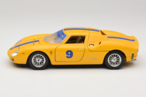Ferrari 250 LM #9 Amarelo 1965 Bburago 1:18 3033-Y1 Metal - imagem 4 de 8