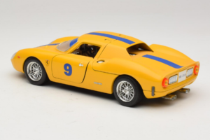 Ferrari 250 LM #9 Amarelo 1965 Bburago 1:18 3033-Y1 Metal - imagem 7 de 8