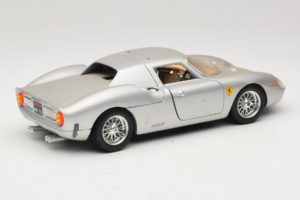 Ferrari 250 LM Prata Bburago 1:18 3033-S1 Metal - imagem 3 de 8