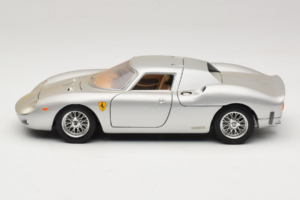 Ferrari 250 LM Prata Bburago 1:18 3033-S1 Metal - imagem 4 de 8