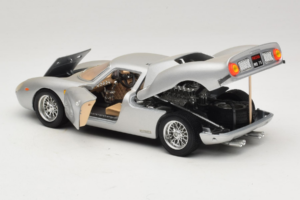Ferrari 250 LM Prata Bburago 1:18 3033-S1 Metal - imagem 5 de 8