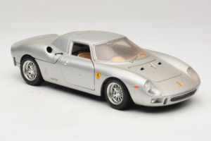 Ferrari 250 LM Prata Bburago 1:18 3033-S1 Metal - imagem 6 de 8