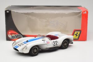 Ferrari 250 Testa Rossa #22 P. Hill / O. Gendebien 24 Hours of Le Mans 1958 Hot Wheels 1:18 29755 Metal - imagem 8 de 8