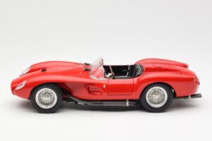 Ferrari 250 Testa Rossa Pontoon Fender Vermelho CMC 1:18 M-071 Metal - imagem 3 de 6