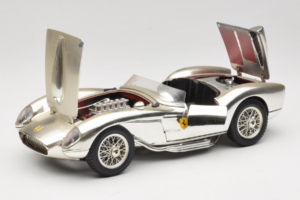 Ferrari 250 Testa Rossa Chrome Prateado Bburago 1:18 3007-C1 Metal - imagem 2 de 8
