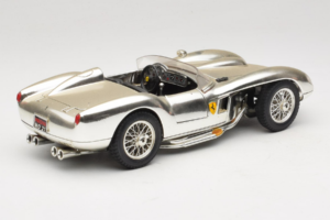 Ferrari 250 Testa Rossa Chrome Prateado Bburago 1:18 3007-C1 Metal - imagem 3 de 8