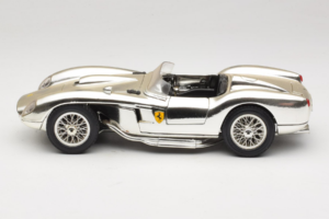 Ferrari 250 Testa Rossa Chrome Prateado Bburago 1:18 3007-C1 Metal - imagem 4 de 8