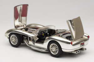 Ferrari 250 Testa Rossa Chrome Prateado Bburago 1:18 3007-C1 Metal - imagem 5 de 8