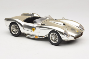 Ferrari 250 Testa Rossa Chrome Prateado Bburago 1:18 3007-C1 Metal - imagem 6 de 8