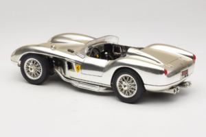 Ferrari 250 Testa Rossa Chrome Prateado Bburago 1:18 3007-C1 Metal - imagem 7 de 8