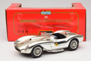 Ferrari 250 Testa Rossa Chrome Prateado Bburago 1:18 3007-C1 Metal - imagem 8 de 8