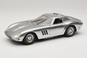 Ferrari 275 GTB Chrome Prateado Guiloy 1:18 B004 Metal