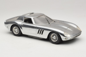 Ferrari 275 GTB Chrome Prateado Guiloy 1:18 B004 Metal - imagem 6 de 8