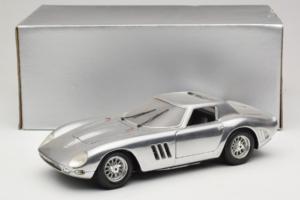 Ferrari 275 GTB Chrome Prateado Guiloy 1:18 B004 Metal - imagem 8 de 8