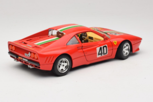Ferrari 288 GTO #40 Vermelho Bandeira Italiana 1984 Bburago 1:18 3027-P1 Metal - imagem 3 de 8