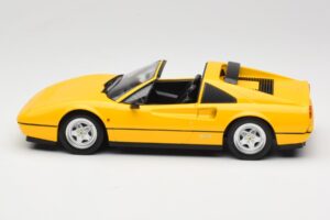 Ferrari 328 GTS Amarelo KK-Scale 1:18 KKDC180552 Metal - imagem 3 de 6