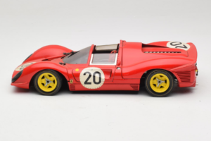 Ferrari 330 P4 #20 Vermelho 1967 Revell 1:18 48822-P1 Metal - imagem 4 de 8