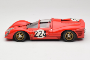 Ferrari 330 P4 #224 Vermelho 1967 Revell 1:18 48825-P2 Metal - imagem 4 de 7
