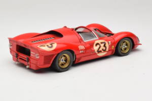 Ferrari 330 P4 #23 L. Bandini / C. Amon 24 Hours of Daytona Winner 1967 Revell 1:18 48833 Metal - imagem 3 de 8