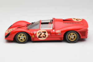 Ferrari 330 P4 #23 L. Bandini / C. Amon 24 Hours of Daytona Winner 1967 Revell 1:18 48833 Metal - imagem 4 de 8