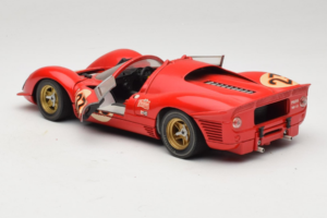 Ferrari 330 P4 #23 L. Bandini / C. Amon 24 Hours of Daytona Winner 1967 Revell 1:18 48833 Metal - imagem 5 de 8