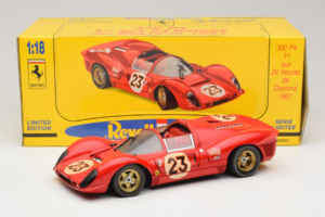 Ferrari 330 P4 #23 L. Bandini / C. Amon 24 Hours of Daytona Winner 1967 Revell 1:18 48833 Metal - imagem 8 de 8