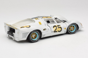 Ferrari 330 P4 #25 Branco Revell 1:18 48845 Metal - imagem 3 de 8