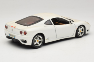 Ferrari 360 Modena Branco Bburago 1:18 3368-W1 Metal - imagem 3 de 8