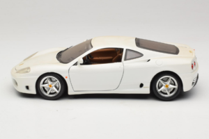 Ferrari 360 Modena Branco Bburago 1:18 3368-W1 Metal - imagem 4 de 8